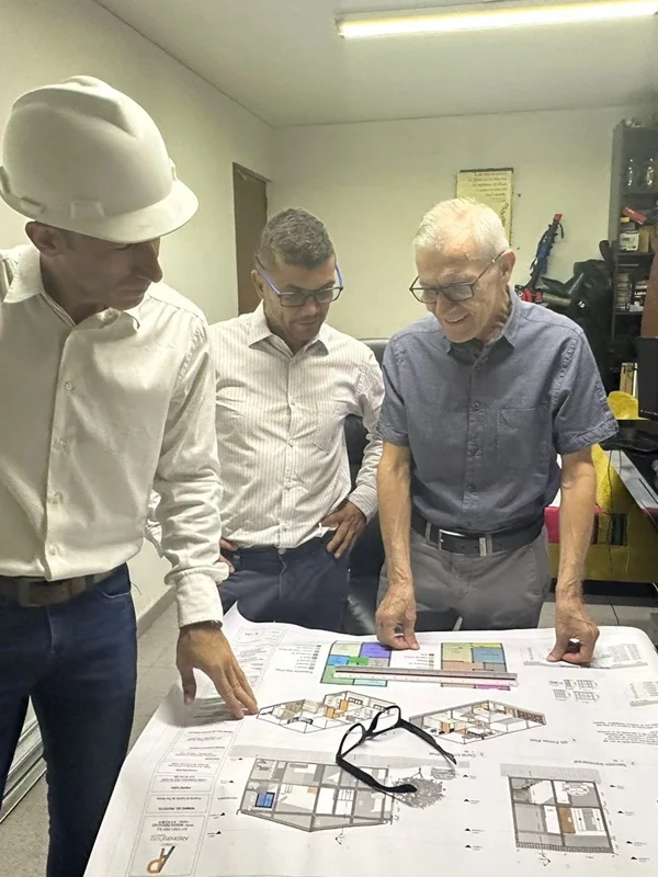 Equipo Planea y Construye en obra